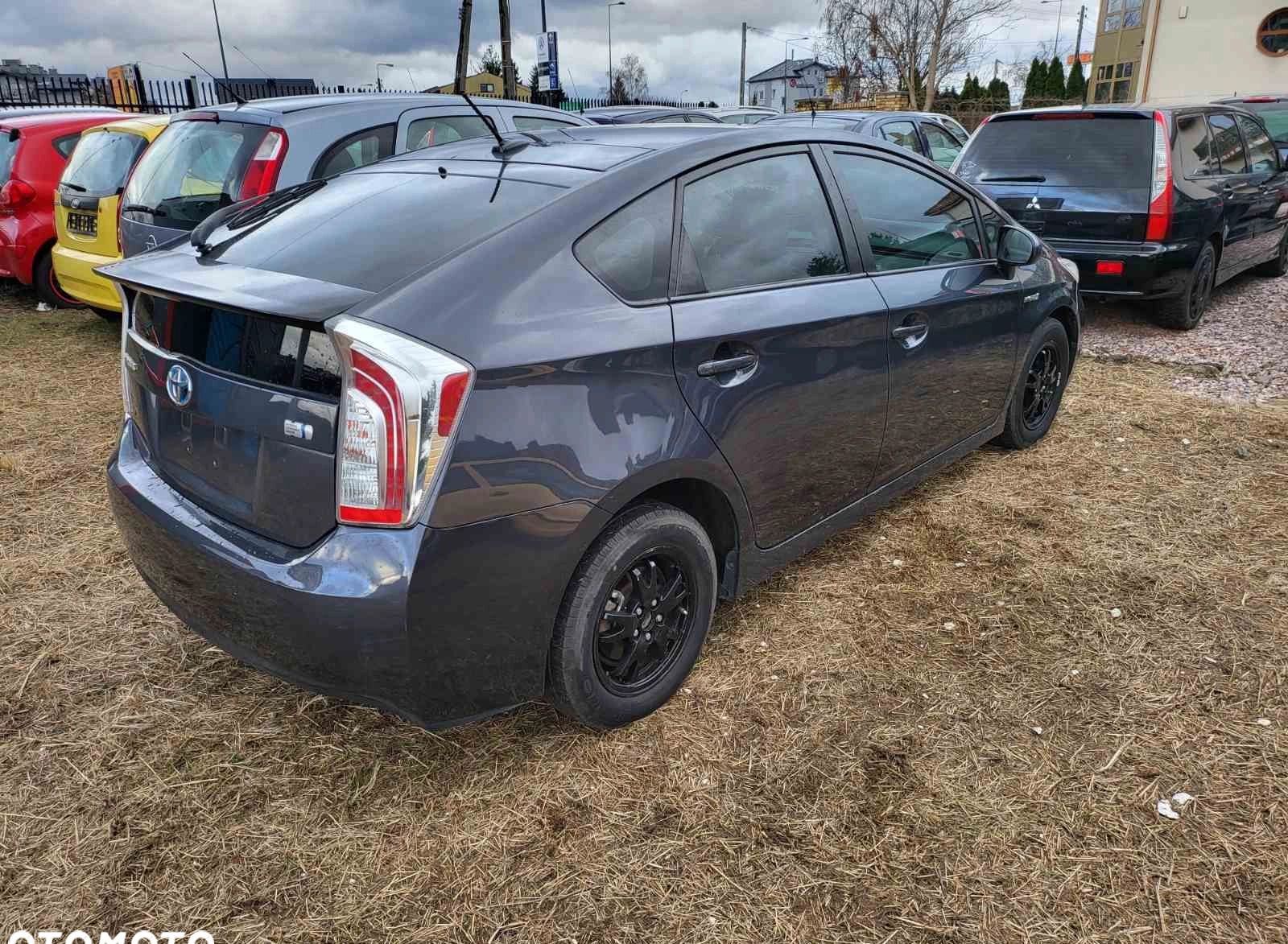 Toyota Prius cena 45000 przebieg: 170000, rok produkcji 2014 z Pruszków małe 37